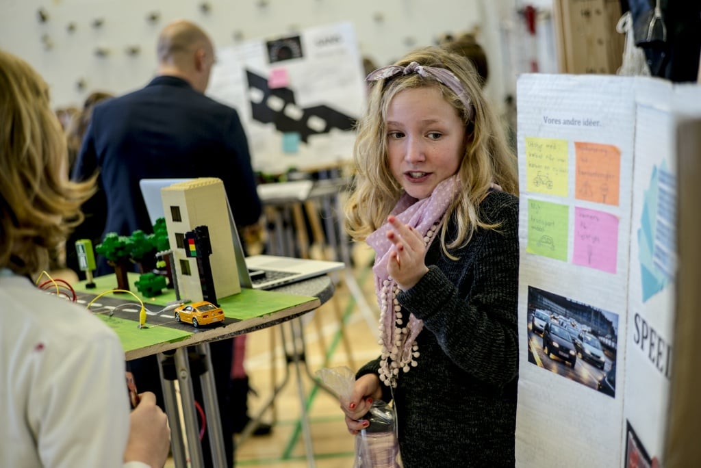 PRESSEMEDDELELSE: H.K.H. Kronprinsen besøger entreprenante elever, der gør ideer til virkelighed PRESSEMEDDELELSE: H.K.H. Kronprinsen besøger entreprenante elever, der gør ideer til virkelighed