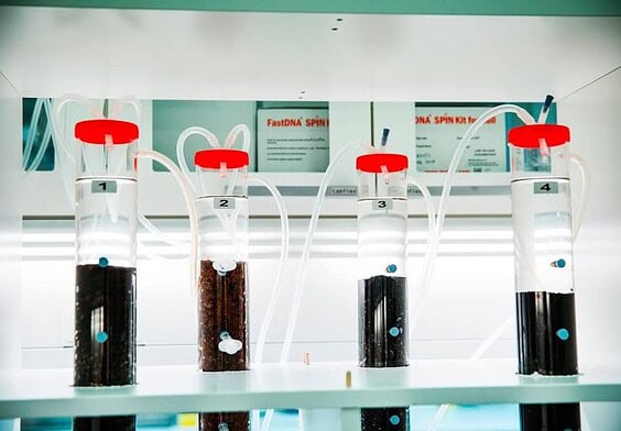 PRESSEMEDDELELSE: Ny bioteknologi skal bekæmpe forurenet drikkevand med vandværkets bakterier