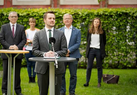 PRESSEMEDDELELSE: COVID-19 – partier bag aftale om hjælp til rejsebranchen nedsætter ekspertgruppe