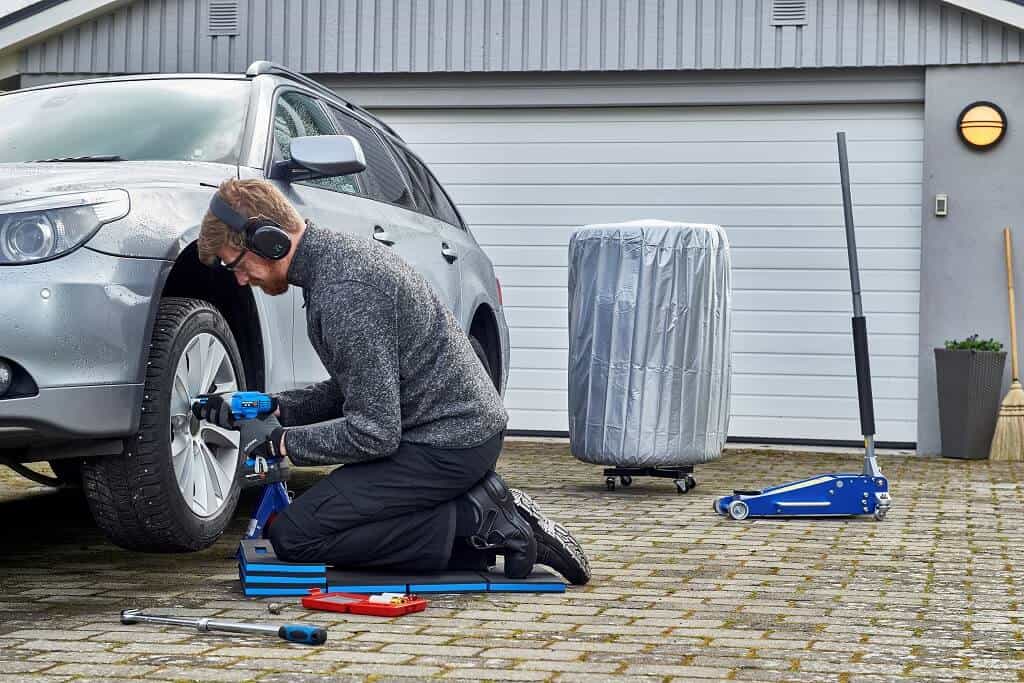 PRESSEMEDDELELSE Saadan goer du bilen koereklar til vinterhalvaaret PRESSEMEDDELELSE: Sådan gør du bilen køreklar til vinterhalvåret