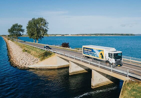 PRESSEMEDDELELSE – Nettos varer kører på gylle og madaffald pga. stor investering i biogas-lastbiler