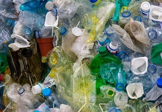 PRESSEMEDDELELSE – Gennembrud i plastsortering: Maskiner kan nu se forskel på 12 forskellige typer plastik
