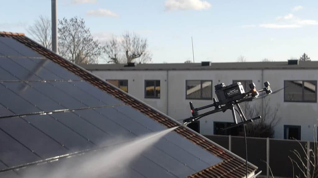 Pressemeddelelse Fremtidens vinduespudsere er droner Skycare ApS 3 Pressemeddelelse Fremtidens vinduespudsere er droner Skycare ApS 3